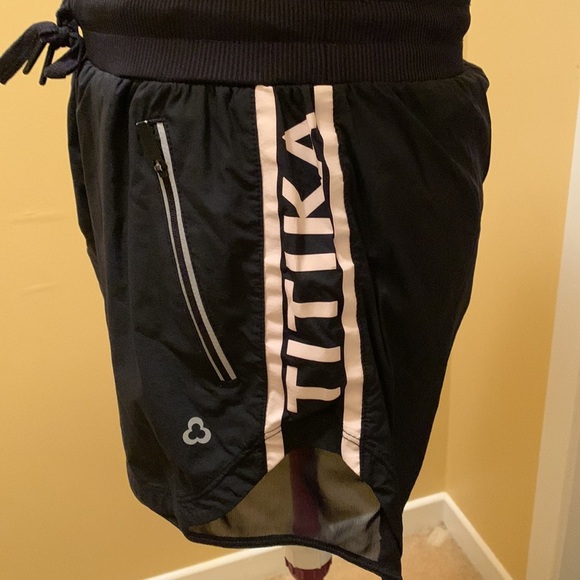 Titika Logo shorts with adjustable tie waist - Picture 4 of 8